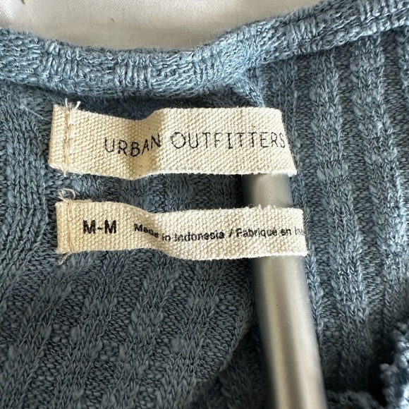 Urban Outfitter Medium Powder Blue Twist Cropped Top. Raw Hem. Balloon Sleeves. - Picture 10 of 15